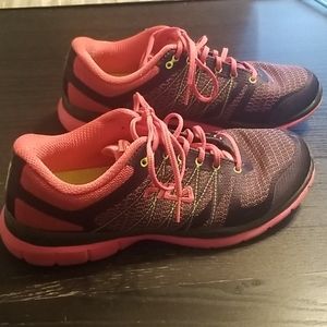 Fila women's sneakers size 9 speedweave